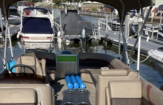 Weekly Rentals Only - 22' Tritoon Great shape and ready to go!
