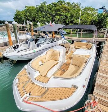 Hurricane 24’ – Miami Boat Adventure