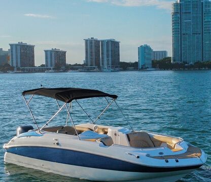 Hurricane 24’ – Miami Boat Adventure