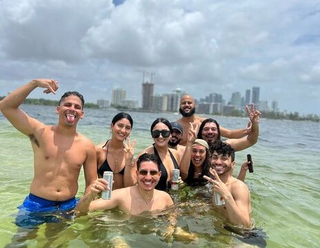 Hurricane 24’ – Miami Boat Adventure