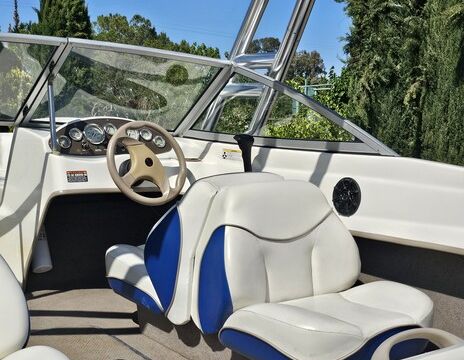 Awesome eighteen foot open bow bay liner, perfect for summertime, fun