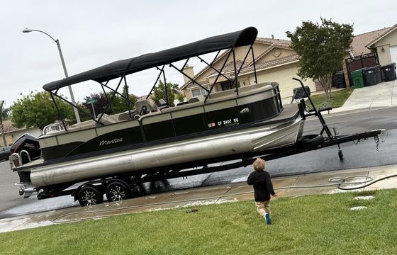 Bring on the Family SummaFun in this 26Tritoon