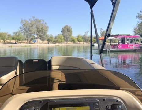 Bring on the Family SummaFun in this 26Tritoon