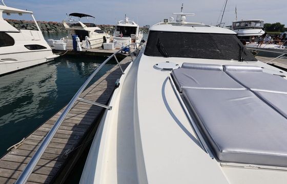 54ft Neptunus Express Cruiser Yacht - Chicago Yacht Experience