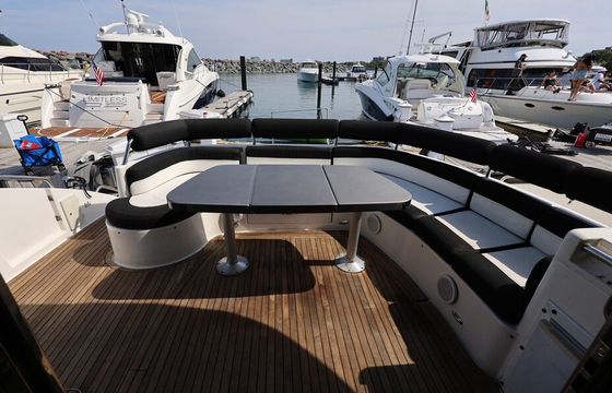 54ft Neptunus Express Cruiser Yacht - Chicago Yacht Experience