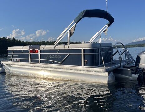 Luxury 22' Tritoon – Spacious, Smooth Ride & Family Fun