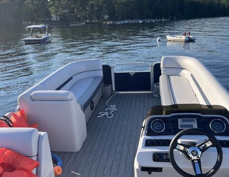 Luxury 22' Tritoon – Spacious, Smooth Ride & Family Fun