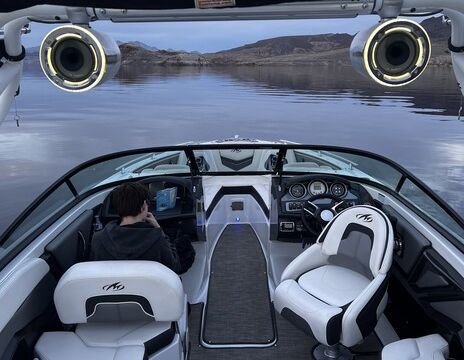 Beautiful Monterey 238 SS Surf boat