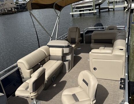 2024 Sun Tracker Fishing Barge - Rental