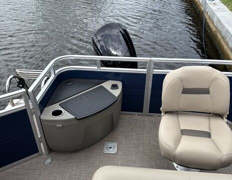 2024 Sun Tracker Fishing Barge - Rental