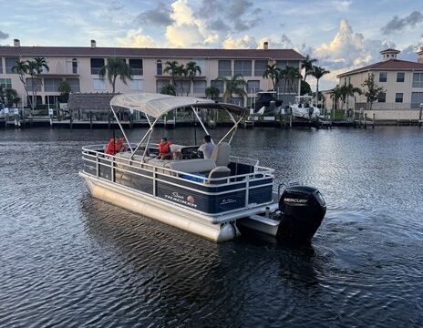 2024 Sun Tracker Fishing Barge - Rental