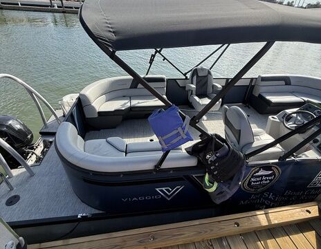 Relaxing 10-Passenger viagio pontoon