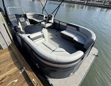 Relaxing 10-Passenger viagio pontoon