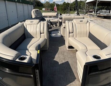 300hp Barletta 25' Ultimate Entertainer - water accessories included