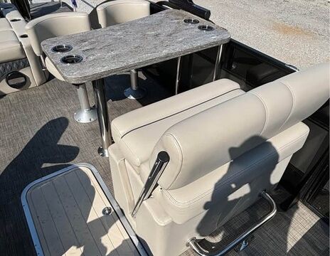 300hp Barletta 25' Ultimate Entertainer - water accessories included