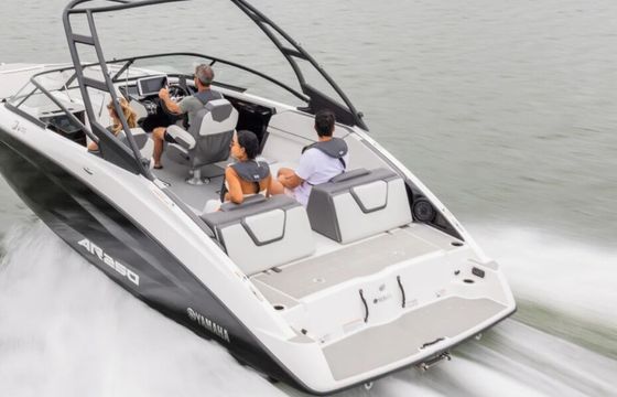 25 Foot twin engine Yamaha jet boat - Manatee  and Dolphin Safe!