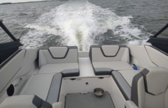 25 Foot twin engine Yamaha jet boat - Manatee  and Dolphin Safe!