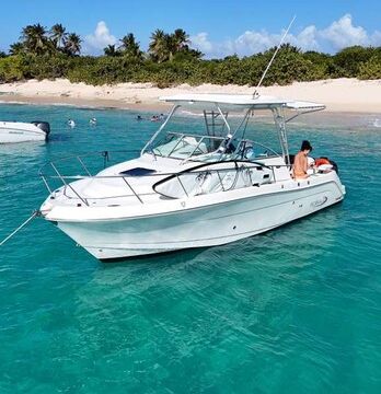 Relax & Refresh Aboard the 2012 30ft Robalo DC