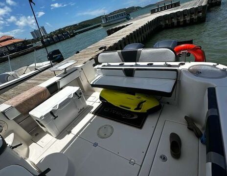 Relax & Refresh Aboard the 2012 30ft Robalo DC