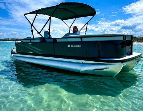 New Luxury Tritoon Rental – Bluetooth Audio Sandbar-Ready!