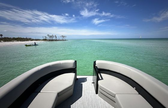 New Luxury Tritoon Rental – Bluetooth Audio Sandbar-Ready!