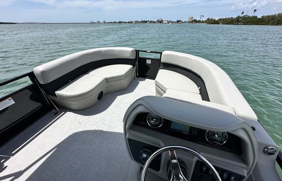 New Luxury Tritoon Rental – Bluetooth Audio Sandbar-Ready!