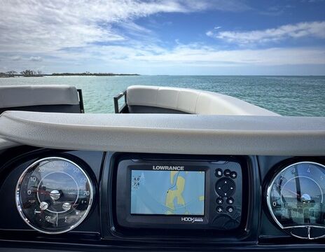 New Luxury Tritoon Rental – Bluetooth Audio Sandbar-Ready!