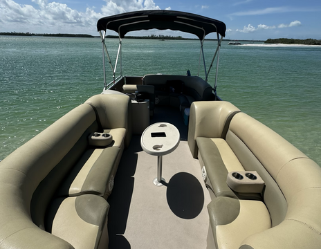 24’ Bentley Pontoon 14 passengers