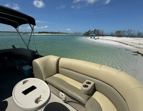 24’ Bentley Pontoon 14 passengers