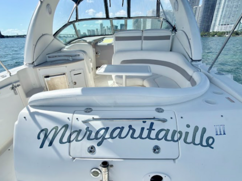 Stunning 35ft Sea Ray Sundancer Yacht in Miami for 12 Guests