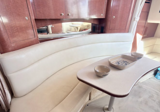 Stunning 35ft Sea Ray Sundancer Yacht in Miami for 12 Guests