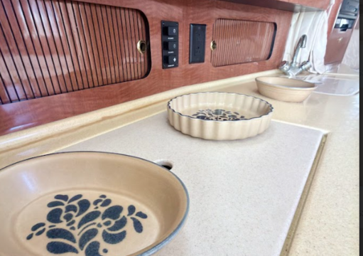Stunning 35ft Sea Ray Sundancer Yacht in Miami for 12 Guests