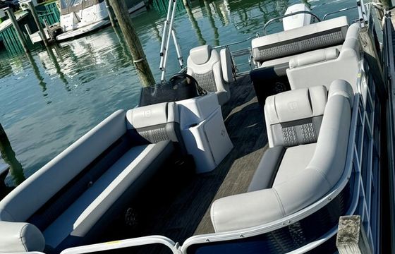 2021 Godfrey 22’ Tritoon