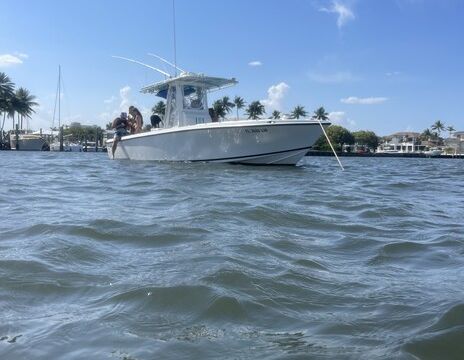 28ft Center Console | Fort Lauderdale Fishing, Sandbar & Party Charter