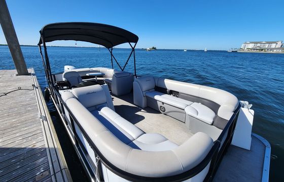 24' LUXURY TRI-TOON in South Tampa