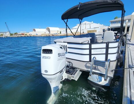 24' LUXURY TRI-TOON in South Tampa