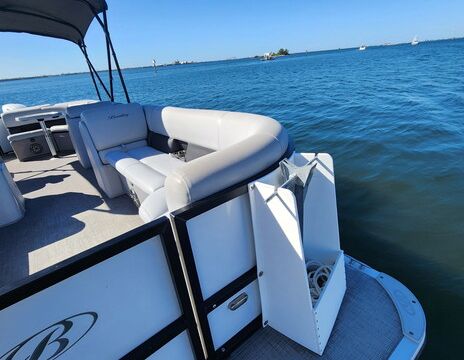 24' LUXURY TRI-TOON in South Tampa