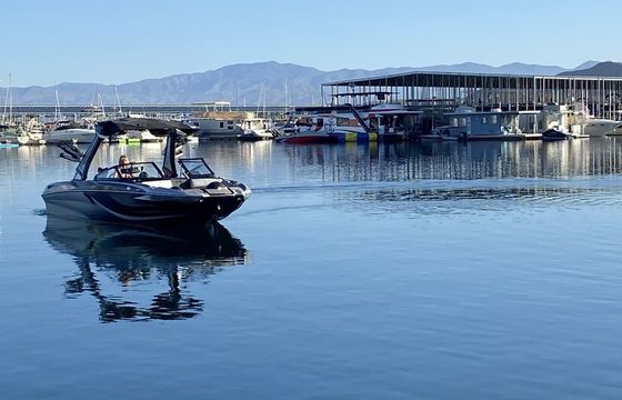 Centurion Cruiser — Wakesurf & Charter Ready
