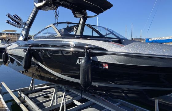Centurion Cruiser — Wakesurf & Charter Ready