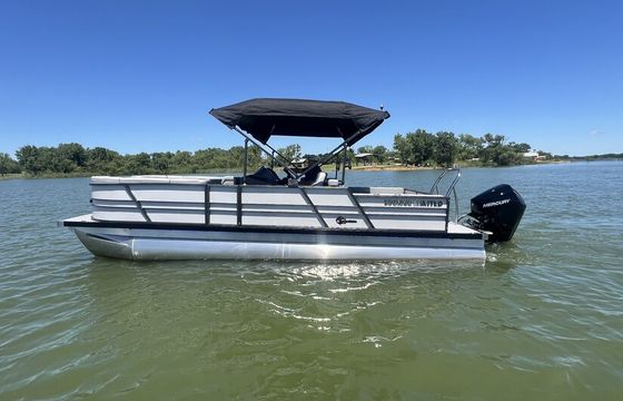 2025 Massimo 24Lounge w/200hp Mercury