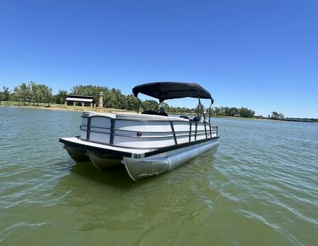 2025 Massimo 24Lounge w/200hp Mercury
