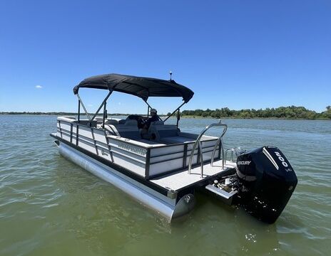 2025 Massimo 24Lounge w/200hp Mercury