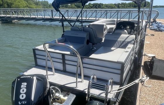 2025 Massimo 24Lounge w/200hp Mercury