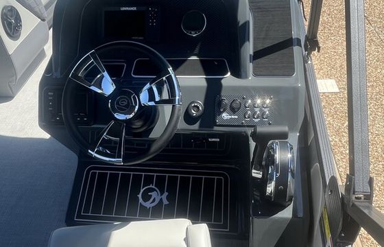 2025 Massimo 24Lounge w/200hp Mercury
