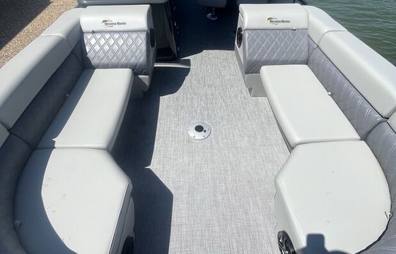 2025 Massimo 24Lounge w/200hp Mercury