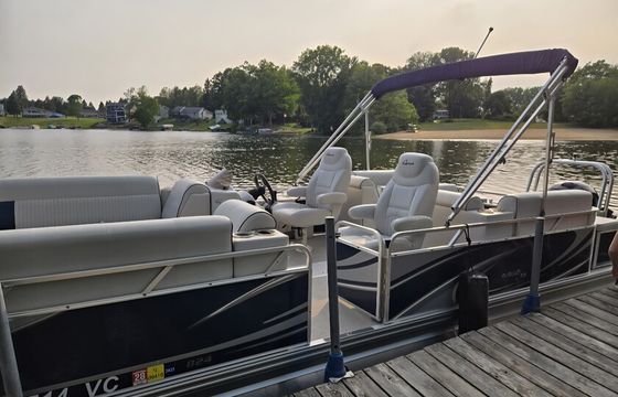 Quest Tritoon 150 — Relax, Swim & Explore