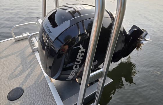 Quest Tritoon 150 — Relax, Swim & Explore