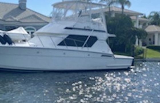 Private Yacht Rental of a stunning 43' Hatteras with Captain
