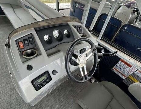 Luxury Bennington S22 Pontoon – Fuel Included, Lake Travis