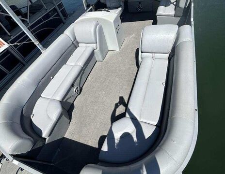 Luxury Bennington S22 Pontoon – Fuel Included, Lake Travis